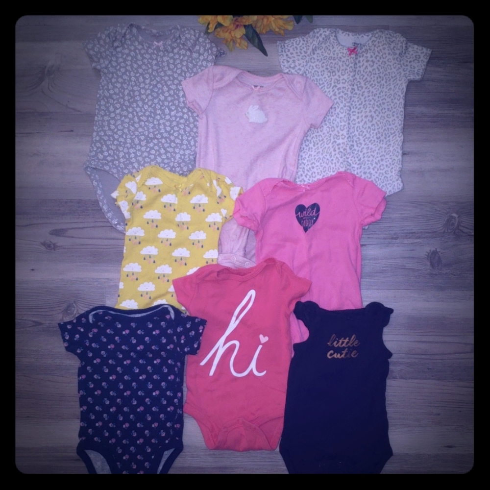 🏷🏷LOT OF CARTER'S ONSIES